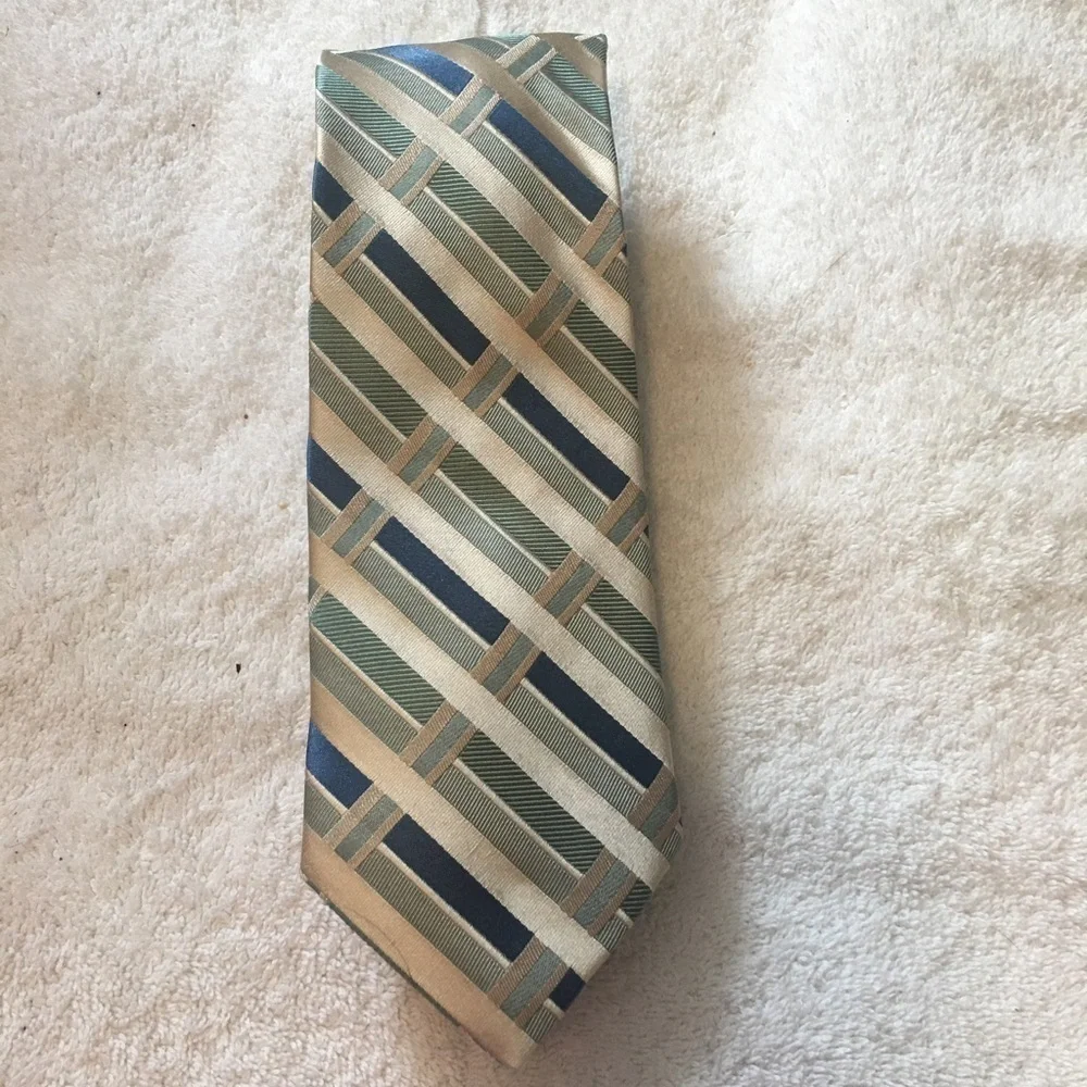 5 Pc bundle of men’s 100% silk ties.